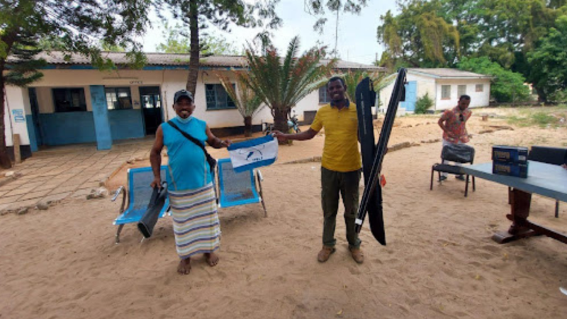 IPNLF member World Wise Foods donates responsible one-by-one tuna fishing equipment to support fisher associations in Kenya