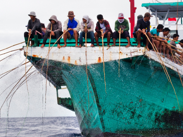 Fish Tales and IPNLF sign 3-year MoU to implement and maintain Indonesia’s first and only pole-and-line Fair Trade certified fishery in Bitung